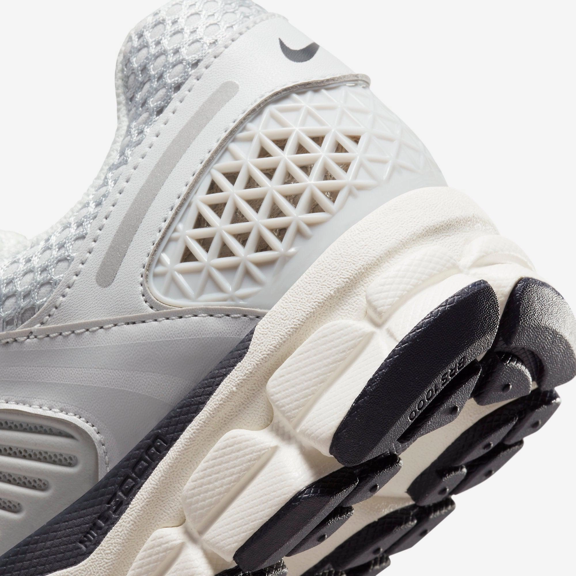 (Women's) Nike Zoom Vomero 5 'Photon Dust / Metallic Silver' (2023) FD0884-025 modular motionwear