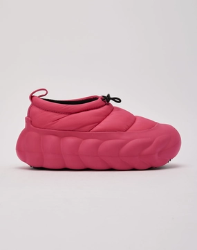 Activewear gear Crocs Overpuff Shorty Budget - friendly fashion