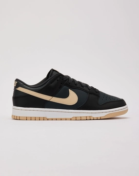 Activewear gear Nike Dunk Low Recycled fashion materials