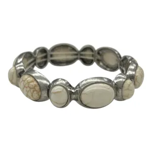 Bracelet Beaded By Clothes Mentor In Cream