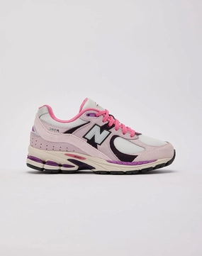 Budget - friendly fashion New Balance 2002R Fashion customization