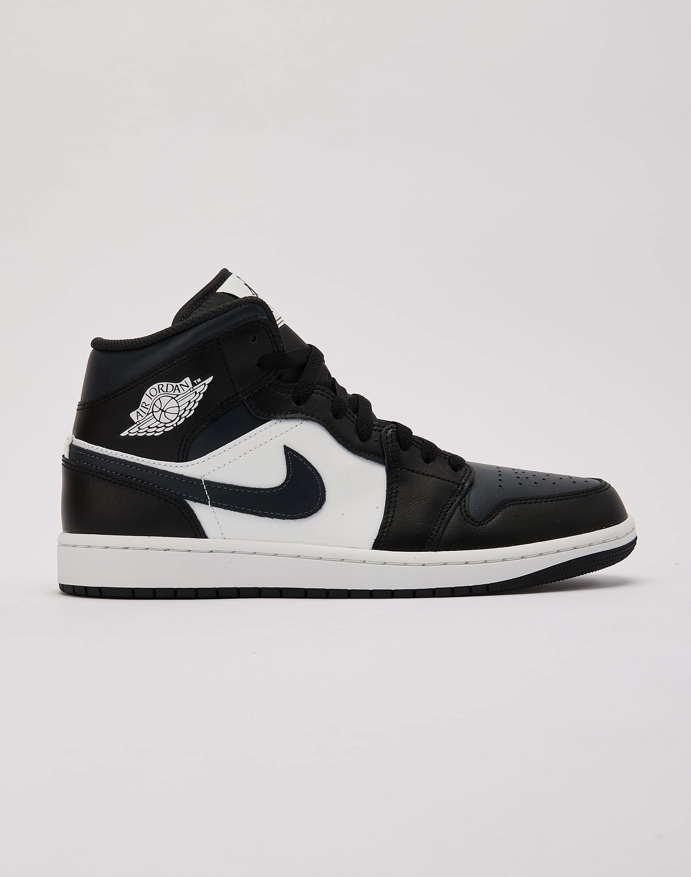 Jordan Air Jordan 1 Mid Fashion must - haves Street fashion