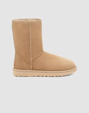 Fashion collections UGG Classic Short II Boots Fashion influencers' recommendations