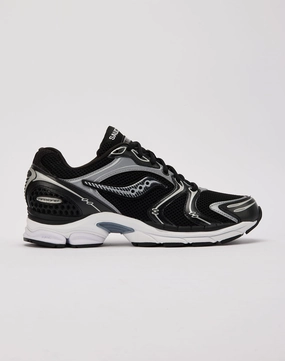 Fashion events Saucony ProGrid Triumph 4 Runway fashion