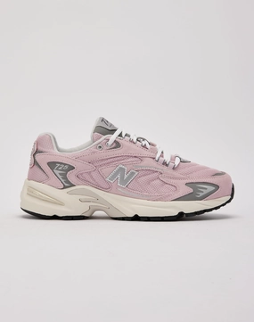 Fashion influencers' recommendations New Balance 725v1 Hip - hop fashion