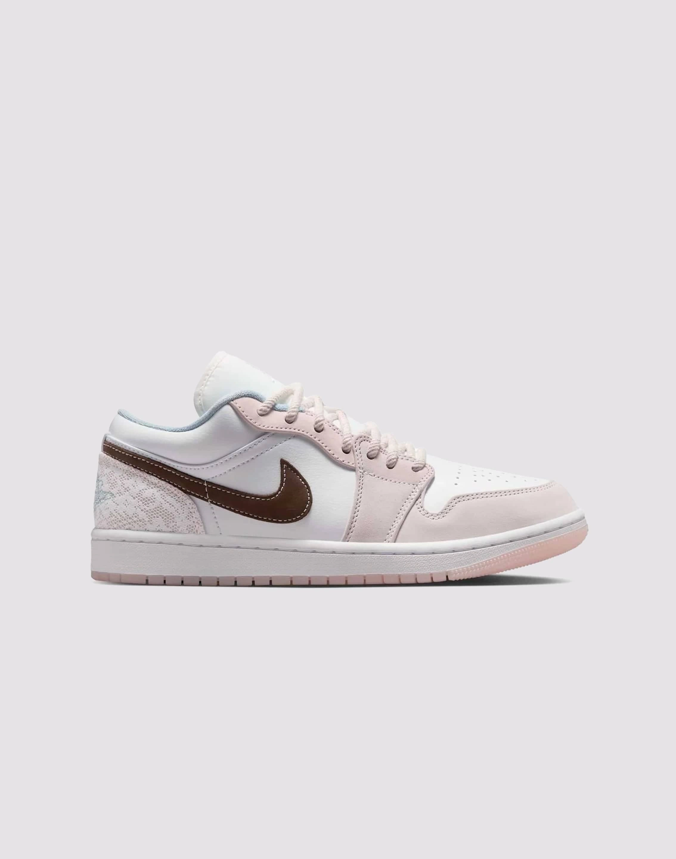 Fashion boutiques Jordan Air Jordan 1 Low Casual wear options