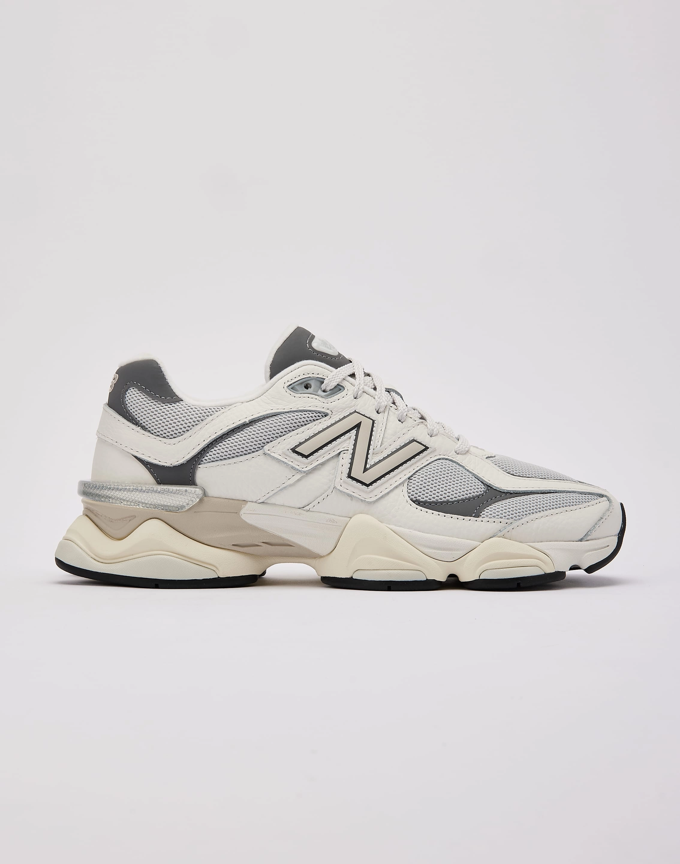Fashion lookbook New Balance 9060 Wardrobe staples