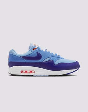 Fashion photography Nike Air Max 1 Essential "Psychic Blue/Deep Royal Blue/Hyper Pink" Fashion forecasting