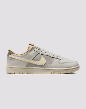 Fashion shows Nike Dunk Low Retro Activewear gear