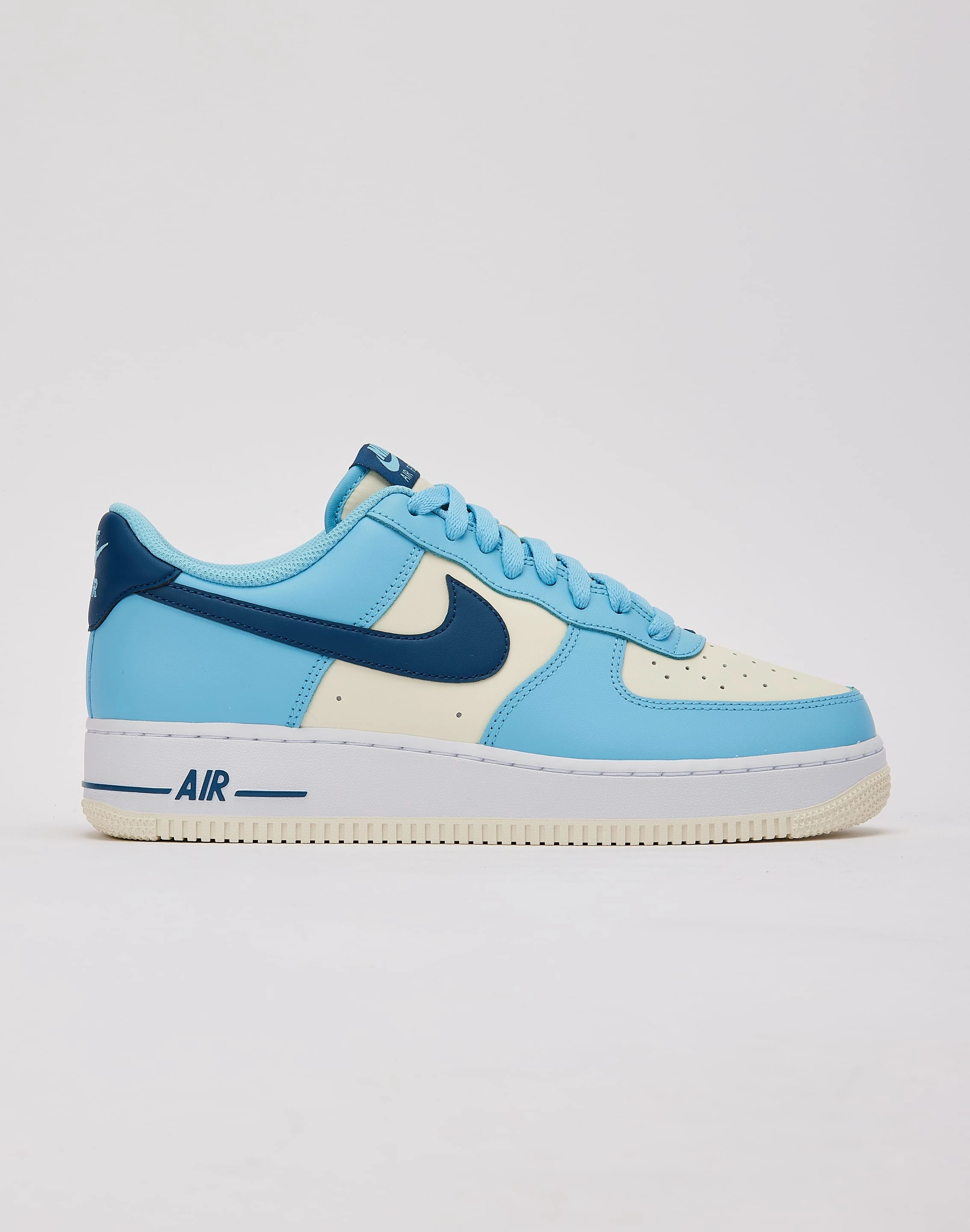 Fashion storage (wardrobes, hangers, etc.) Nike Air Force 1 Low '07 Fashion-forward items