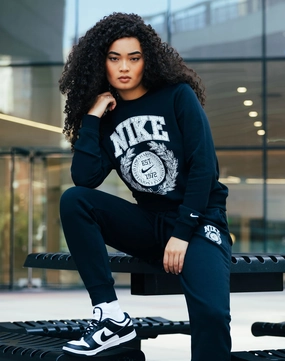 Fashion storage (wardrobes, hangers, etc.) Nike Club Fleece Crewneck Sweatshirt Bohemian style items