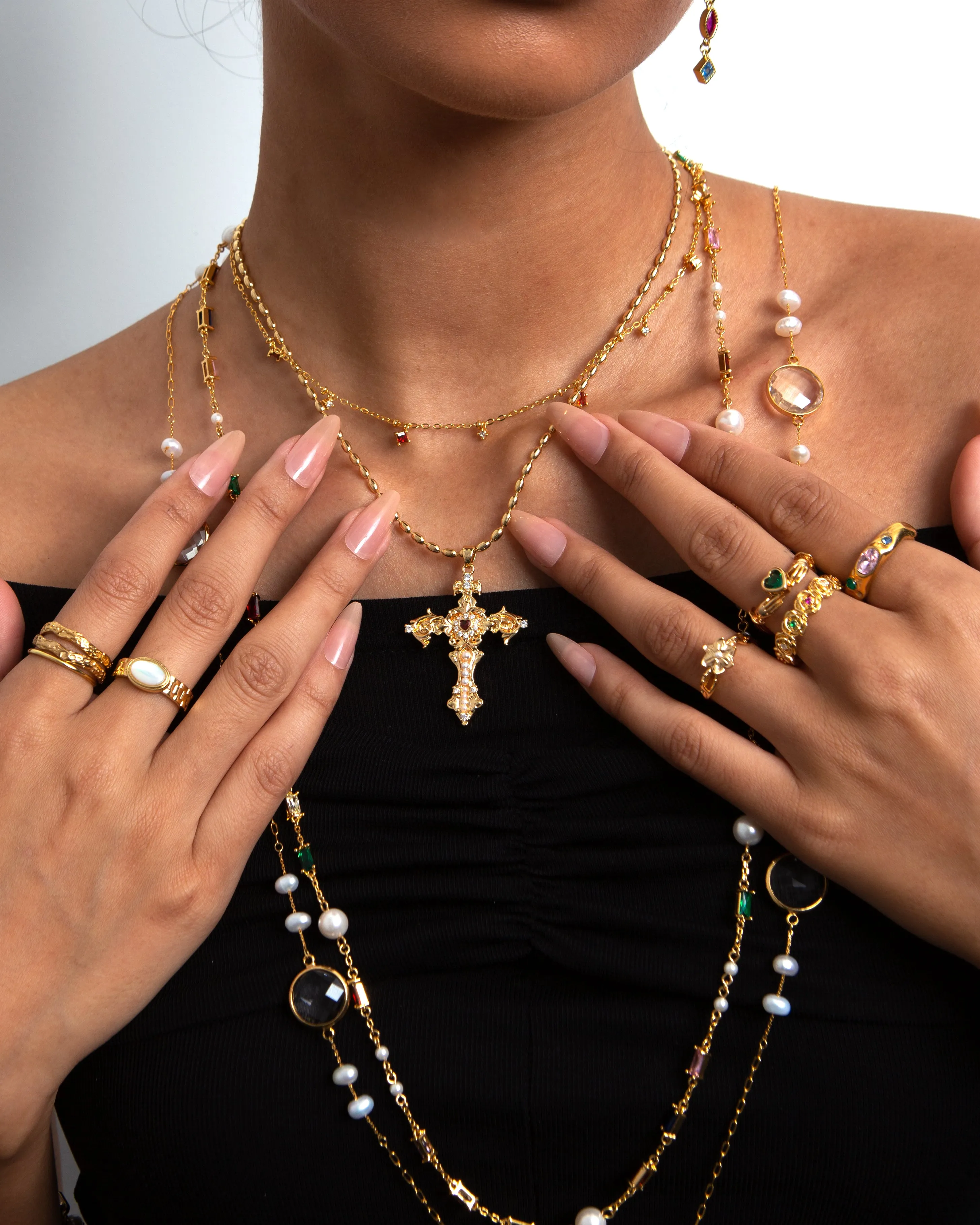Gold Aphrodite??s Song Necklace