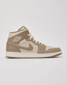 Jordan Air Jordan 1 Mid Trendy gear Smart fashion (wearables)