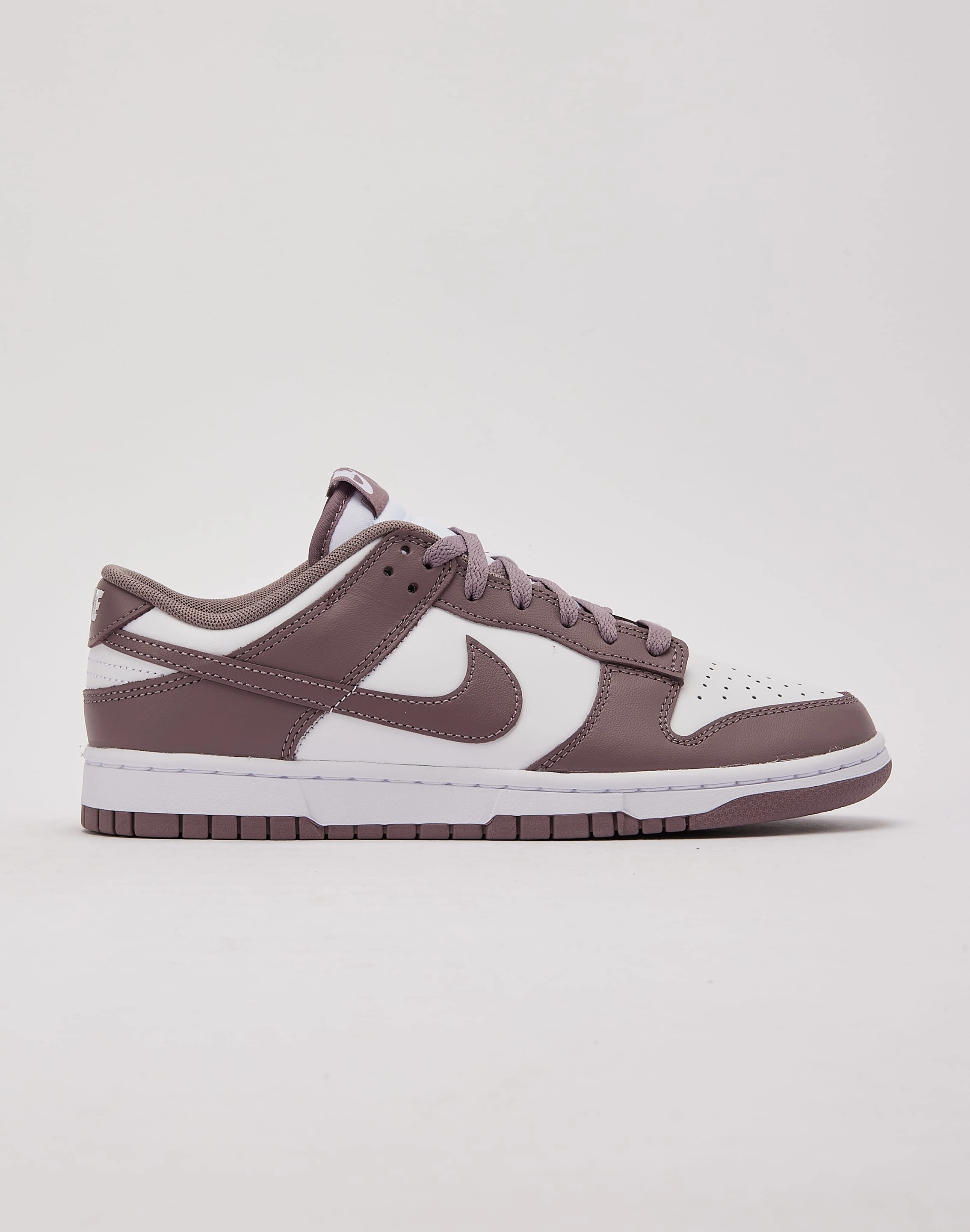 Modern fashion Nike Dunk Low Bohemian style items
