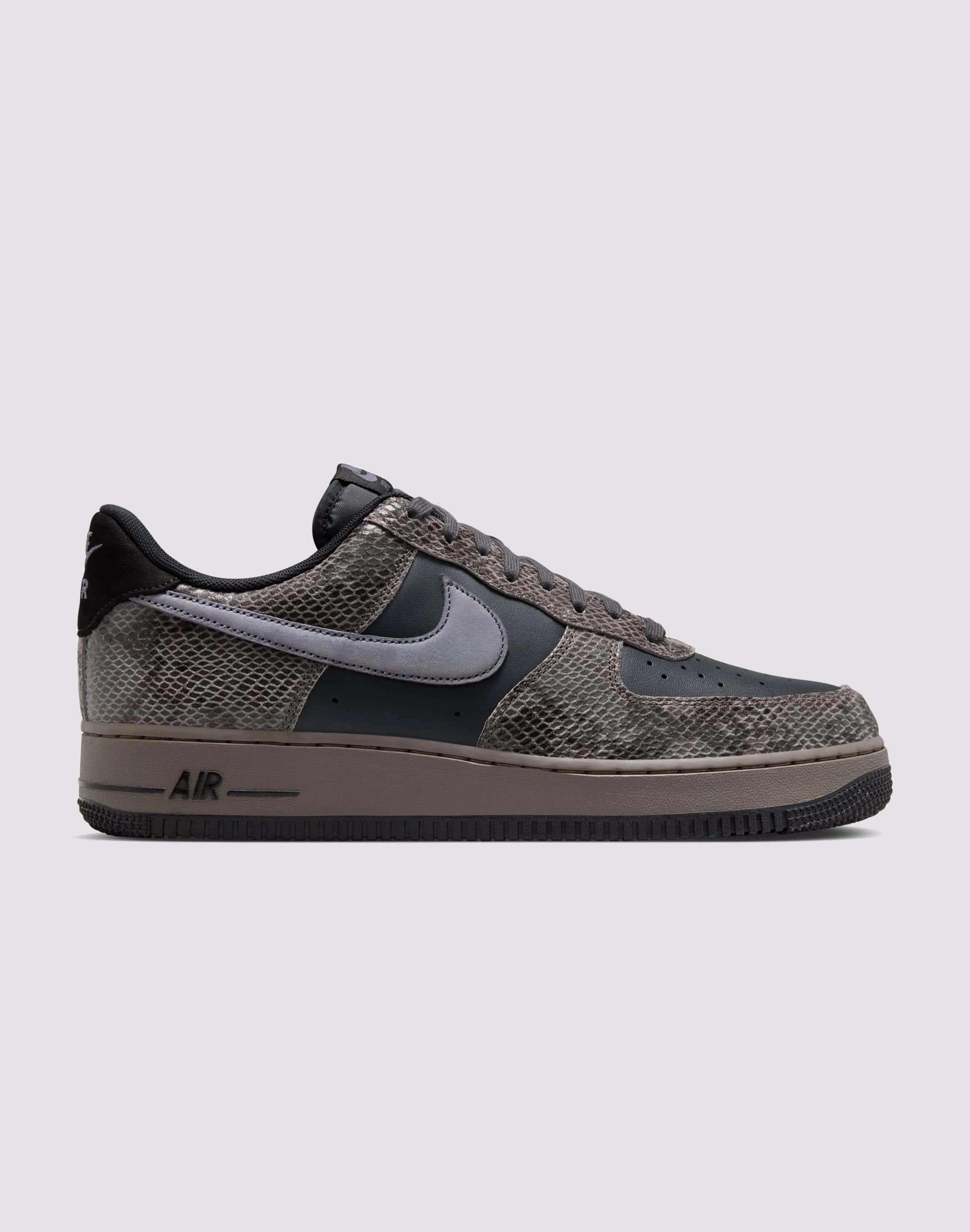 Nike Air Force 1 '07 LV8 Smart casual wear Fashionable options