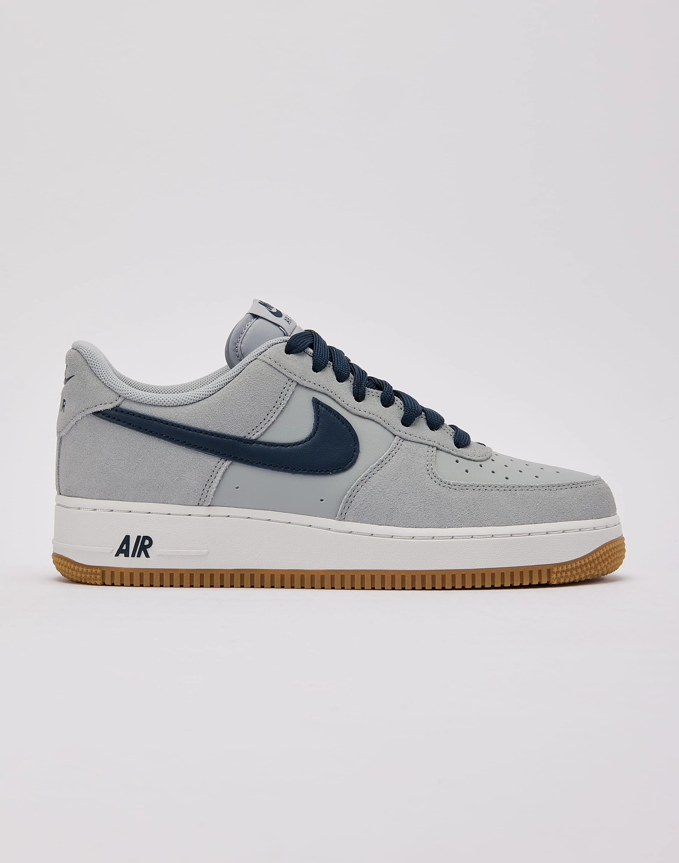 Nike Air Force 1 Low '07 LV8 Outerwear options Fashion rental