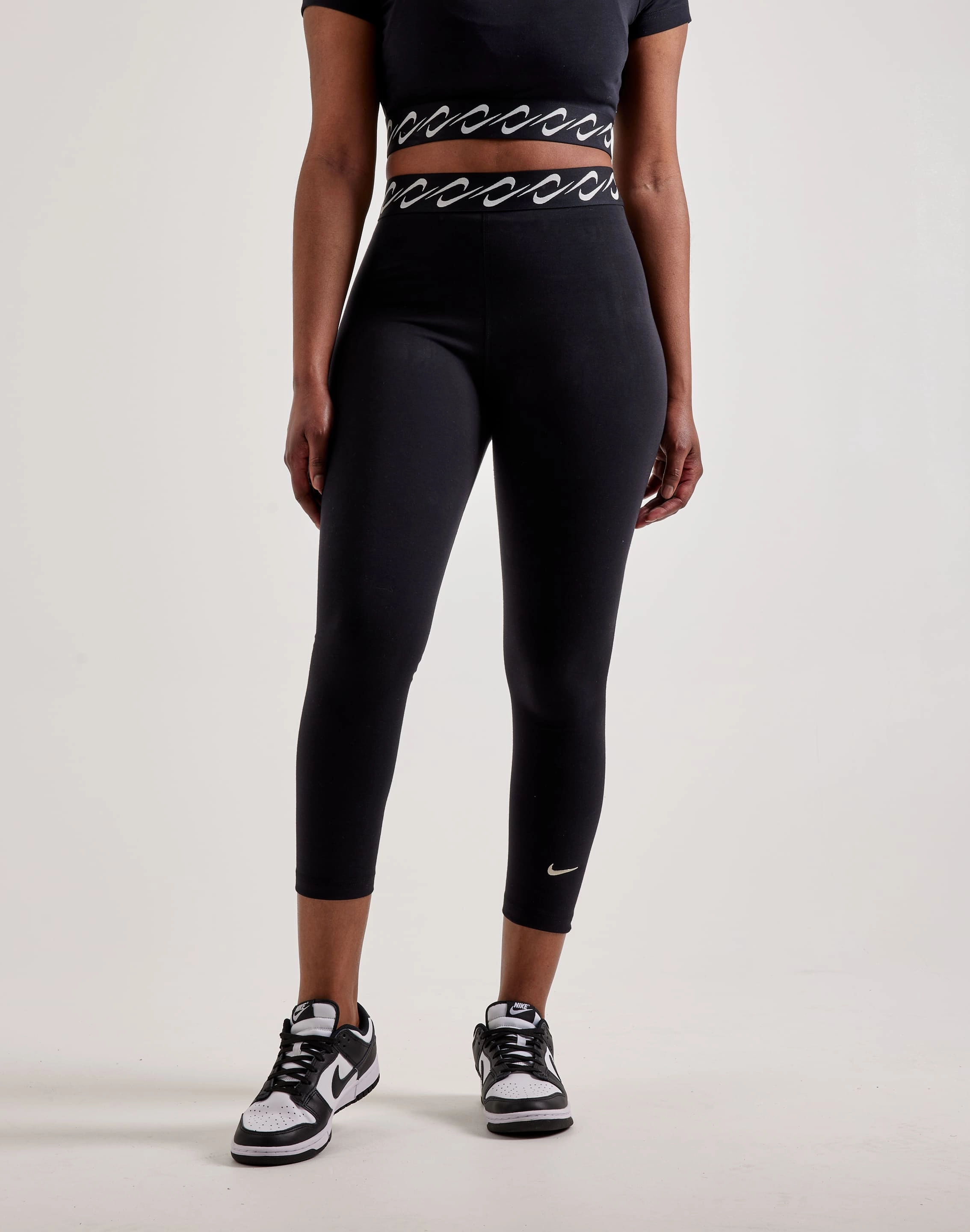 Nike Classic Swoosh High-Waisted 7/8 Leggings Fashion photography Fashion rental