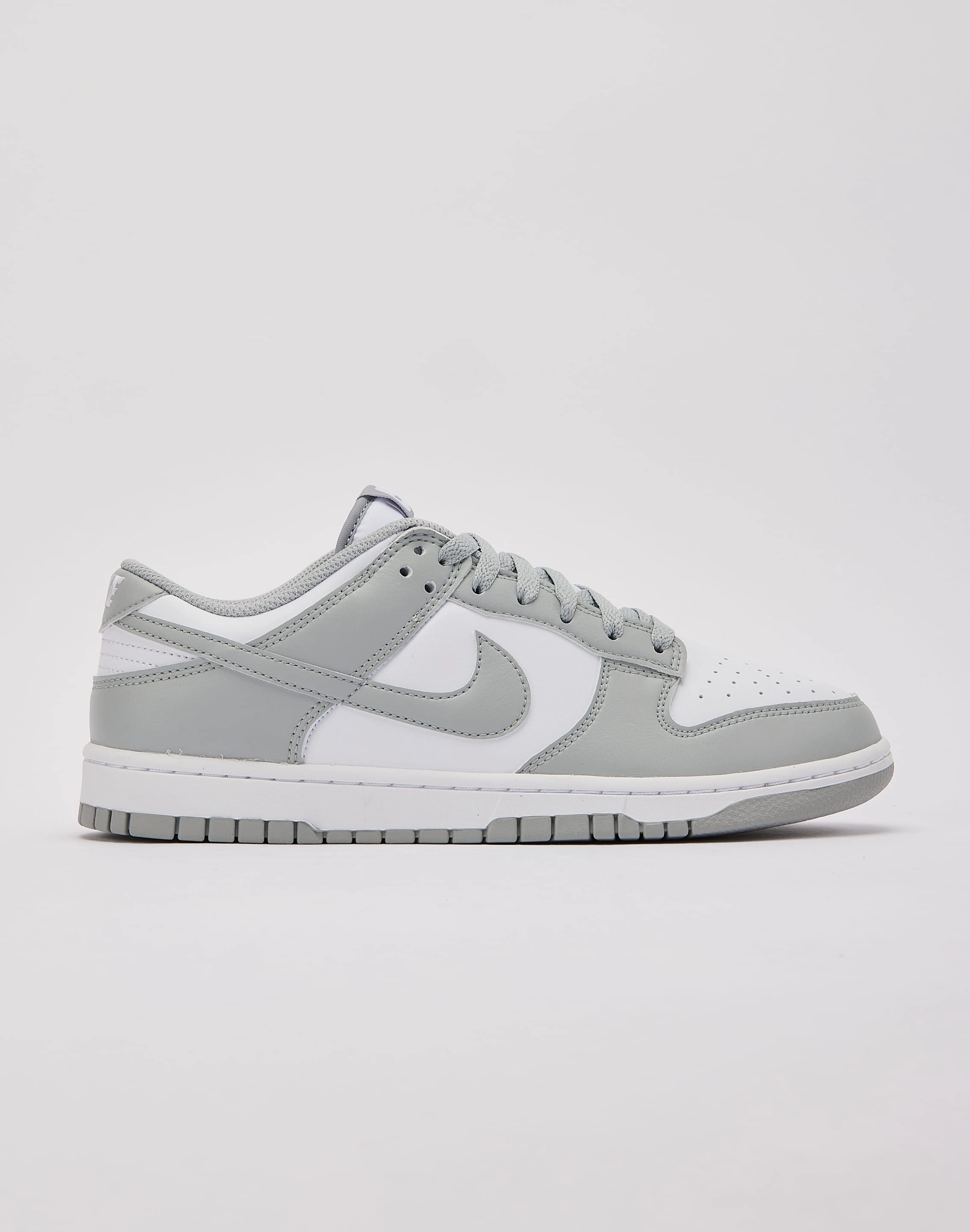 Nike Dunk Low Fashion subscription services Modern fashion