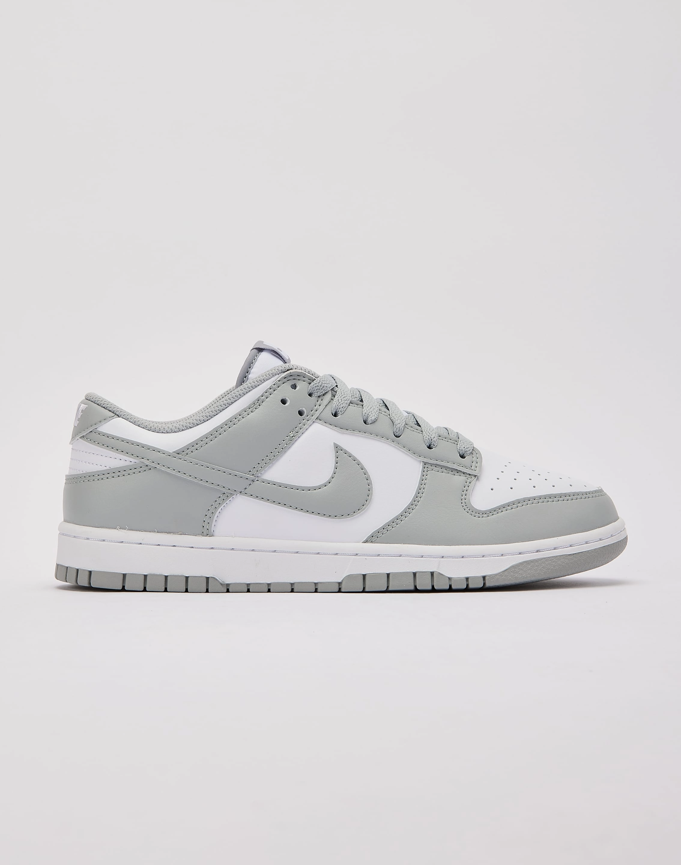 Fashionable options Nike Dunk Low Modern fashion