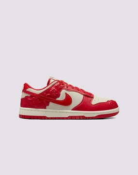 Nike Dunk Low "Roses" Fashion models Fashion advice