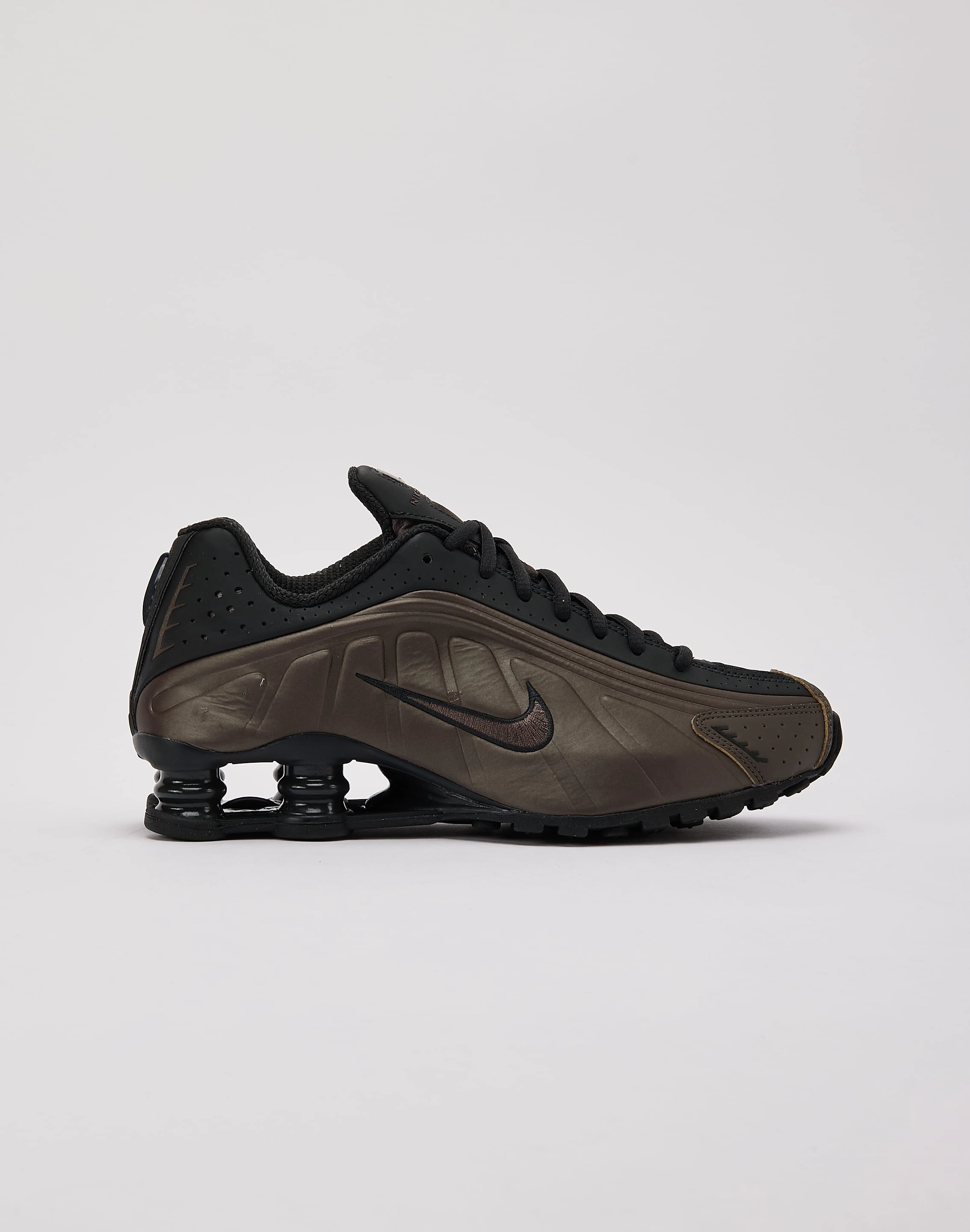 Nike Shox R4 Sustainable fashion Outerwear options