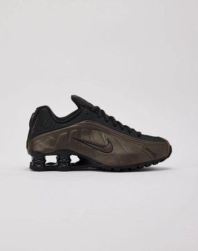 Nike Shox R4 Sustainable fashion Outerwear options