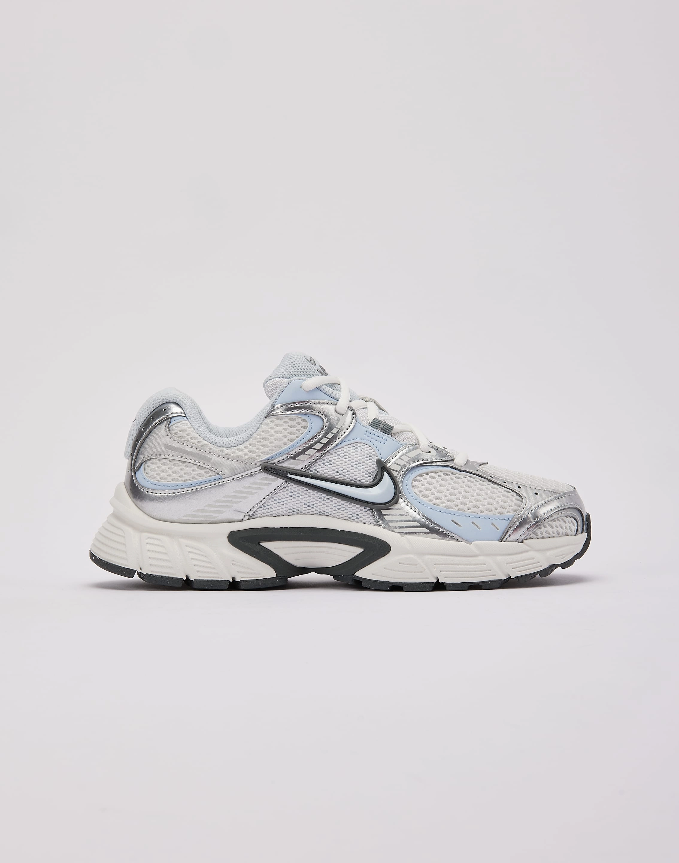 Nike V5 RNR Embroidered fashion Wardrobe staples