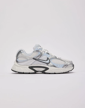 Nike V5 RNR Embroidered fashion Wardrobe staples