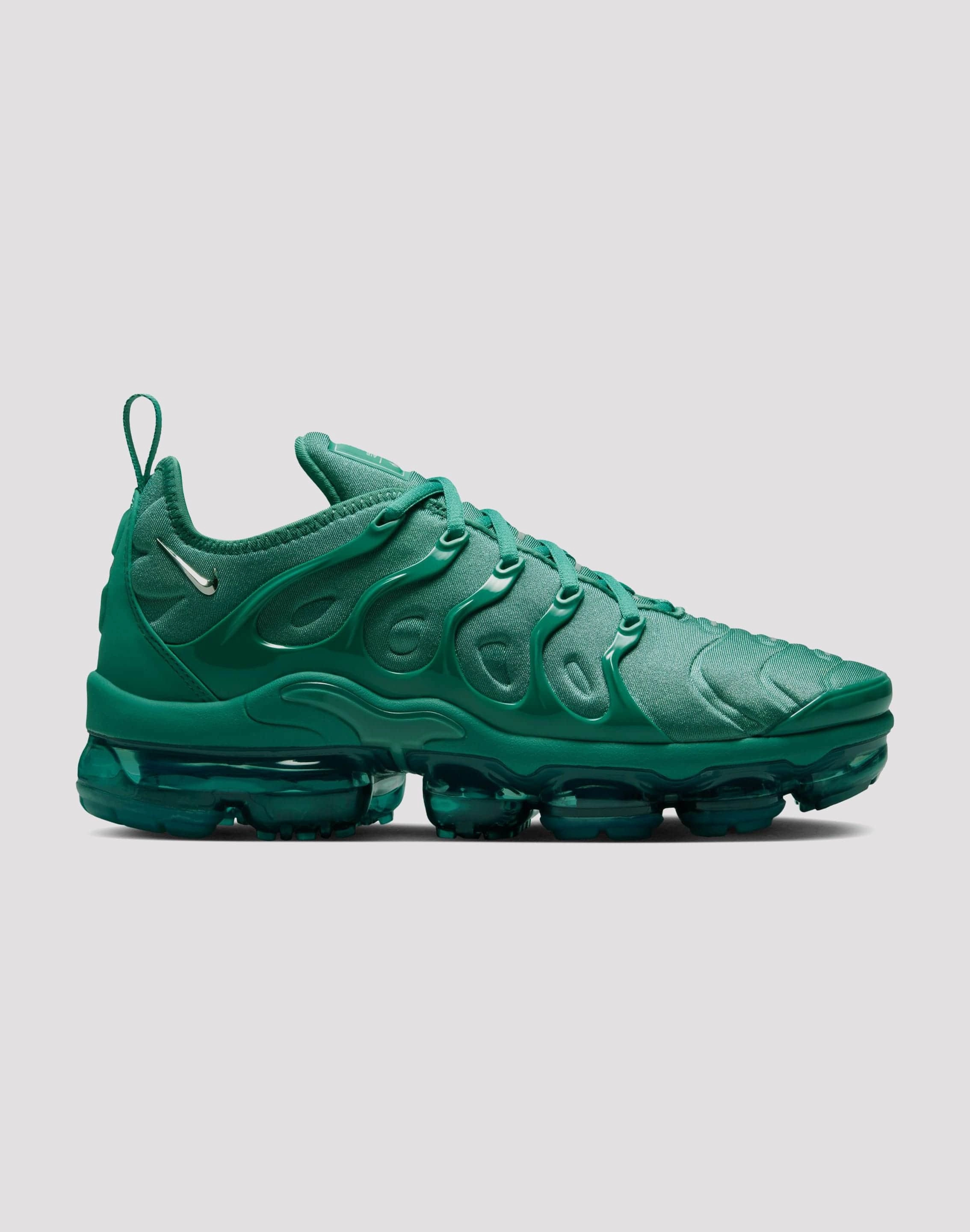 Nike VaporMax Plus "Bicoastal/Chrome/Metallic Silver" Fashion models Recycled fashion materials