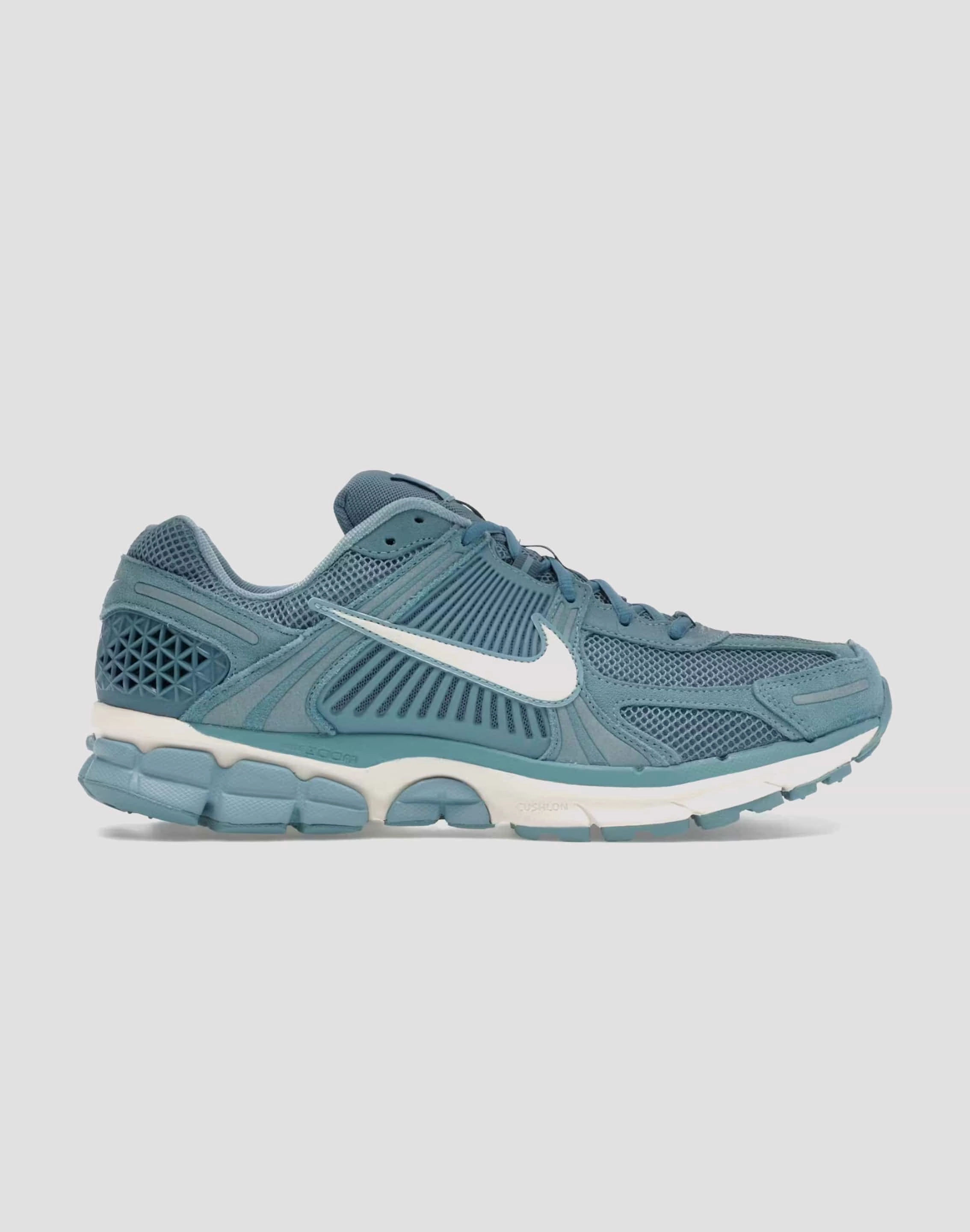 Nike Zoom Vomero 5 Fashion must - haves Formal wear selections