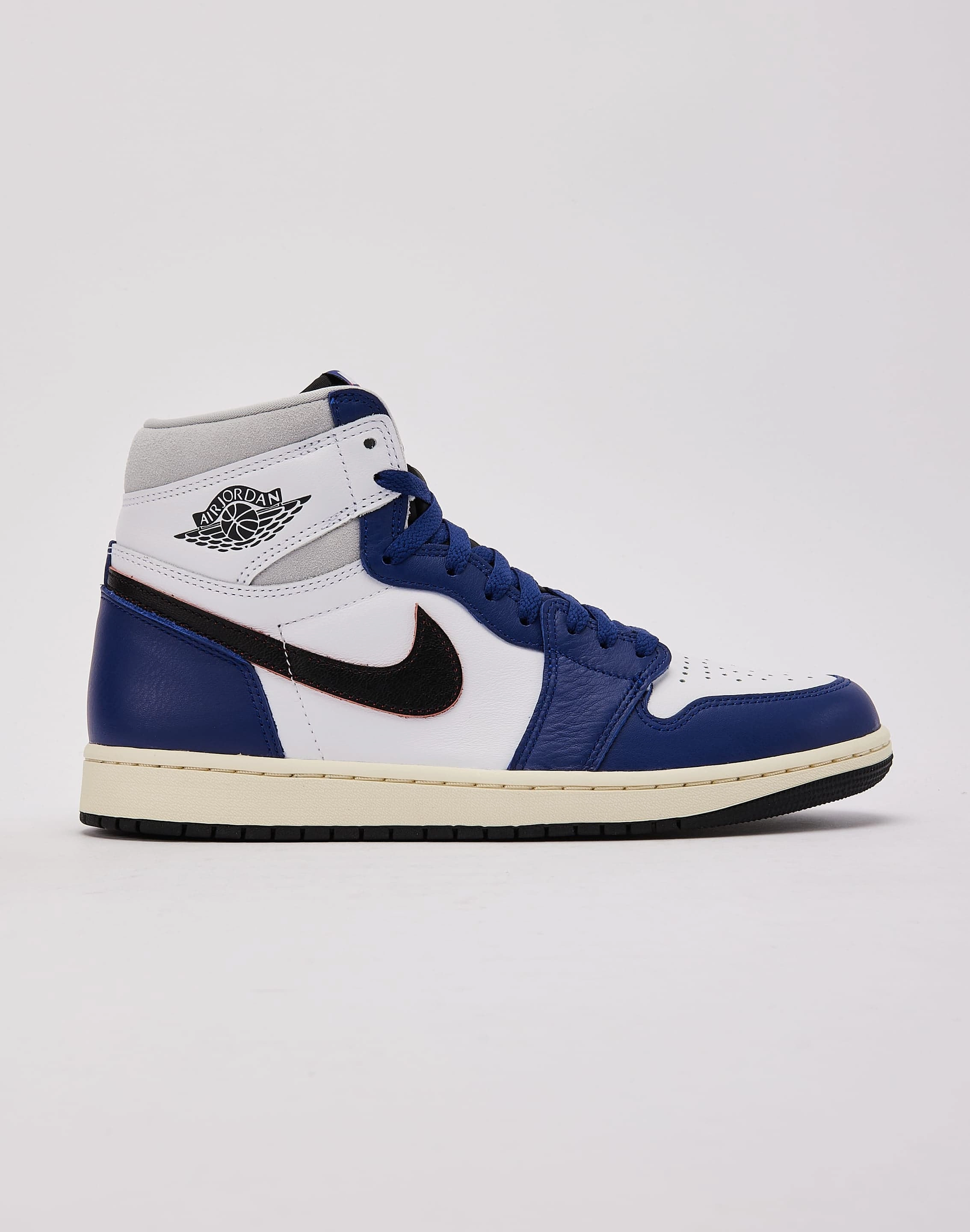 Patterned fashion (floral, stripes, etc.) Jordan Air Jordan 1 Retro High OG 'Rare Air' Ethical fashion choices