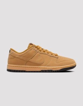 Recycled fashion materials Nike Dunk Low SE Fashion history