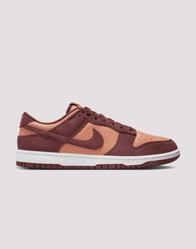 Runway fashion Nike Dunk Low SE Fashion bloggers' picks