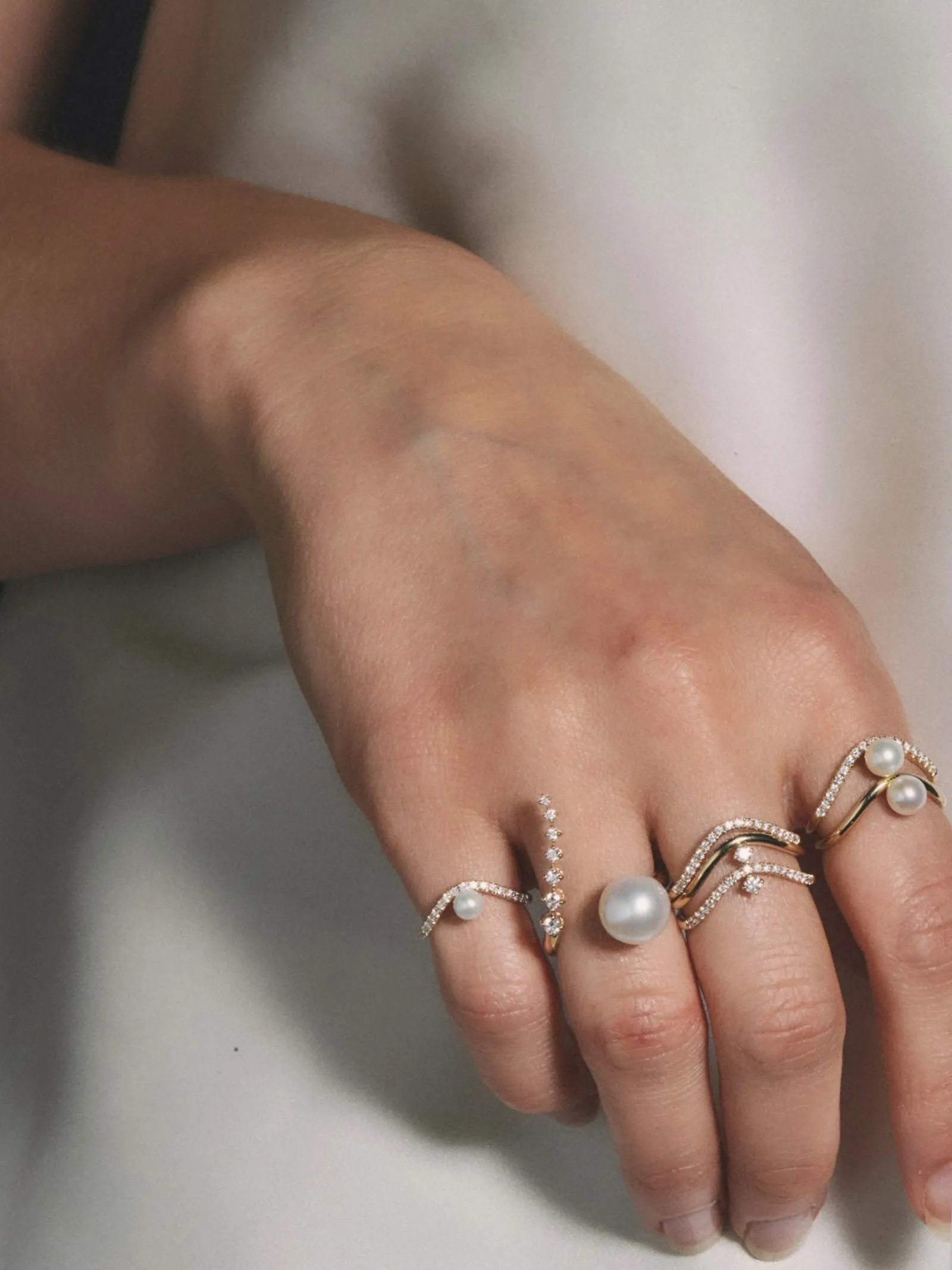 SBR109 Sea of Beauty. Gold and Pearl Curve Ring