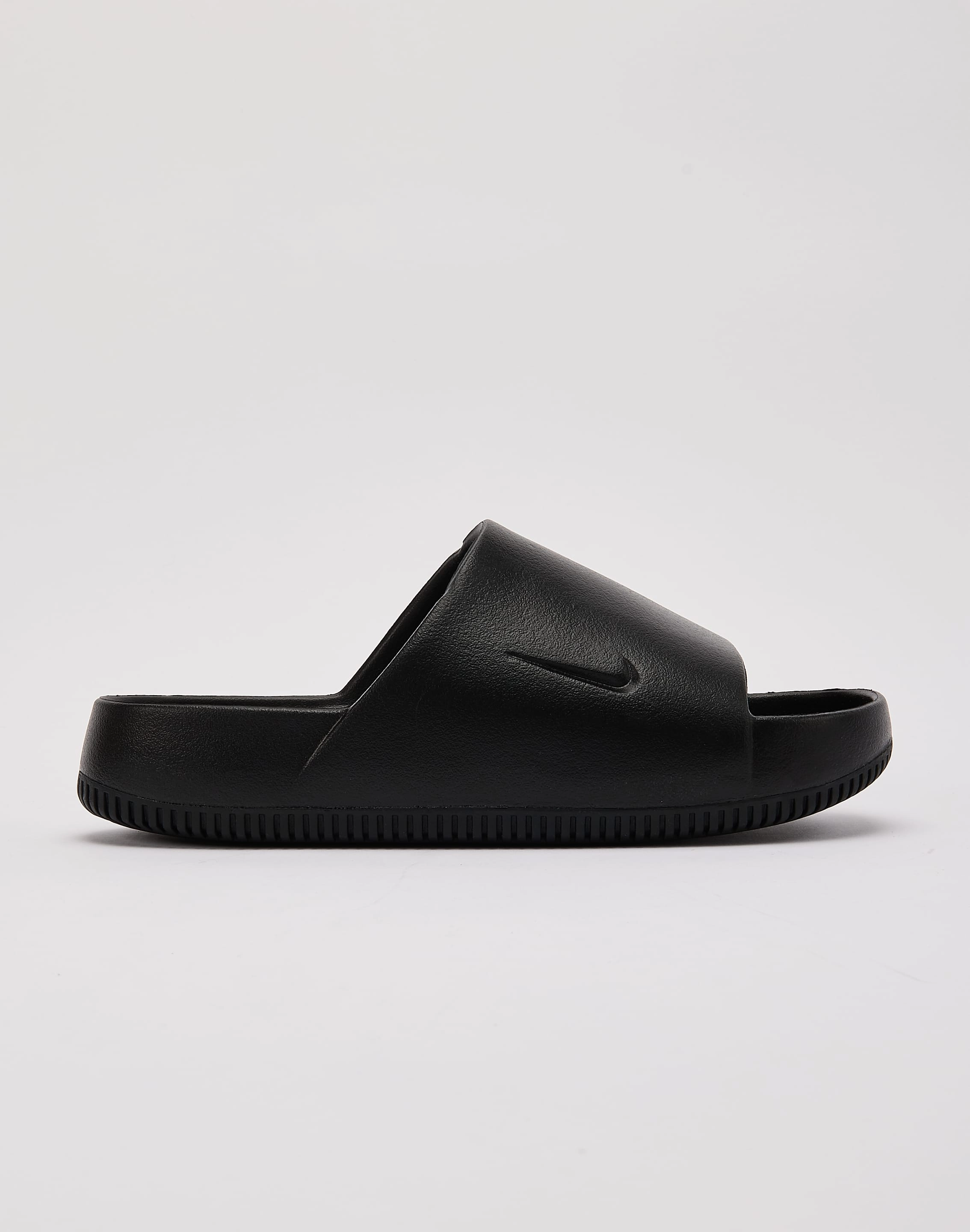 Street fashion Nike Calm Slides Sustainable fashion practices