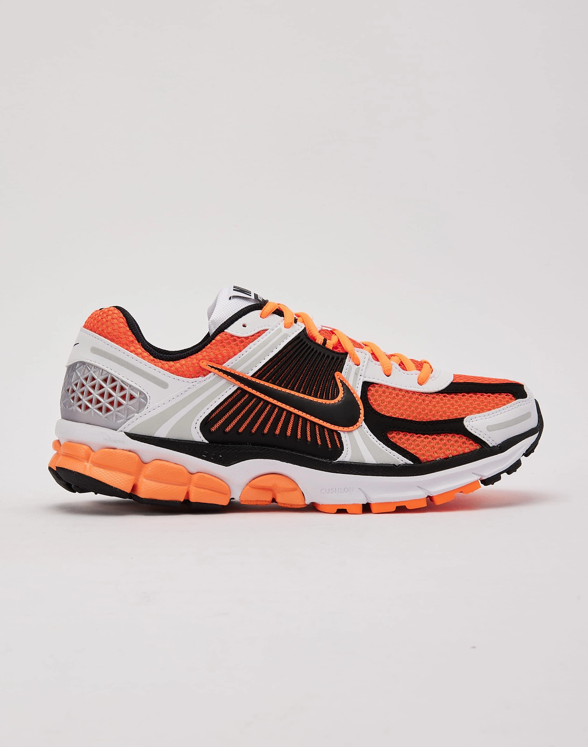Street fashion Nike Zoom Vomero 5 Activewear gear