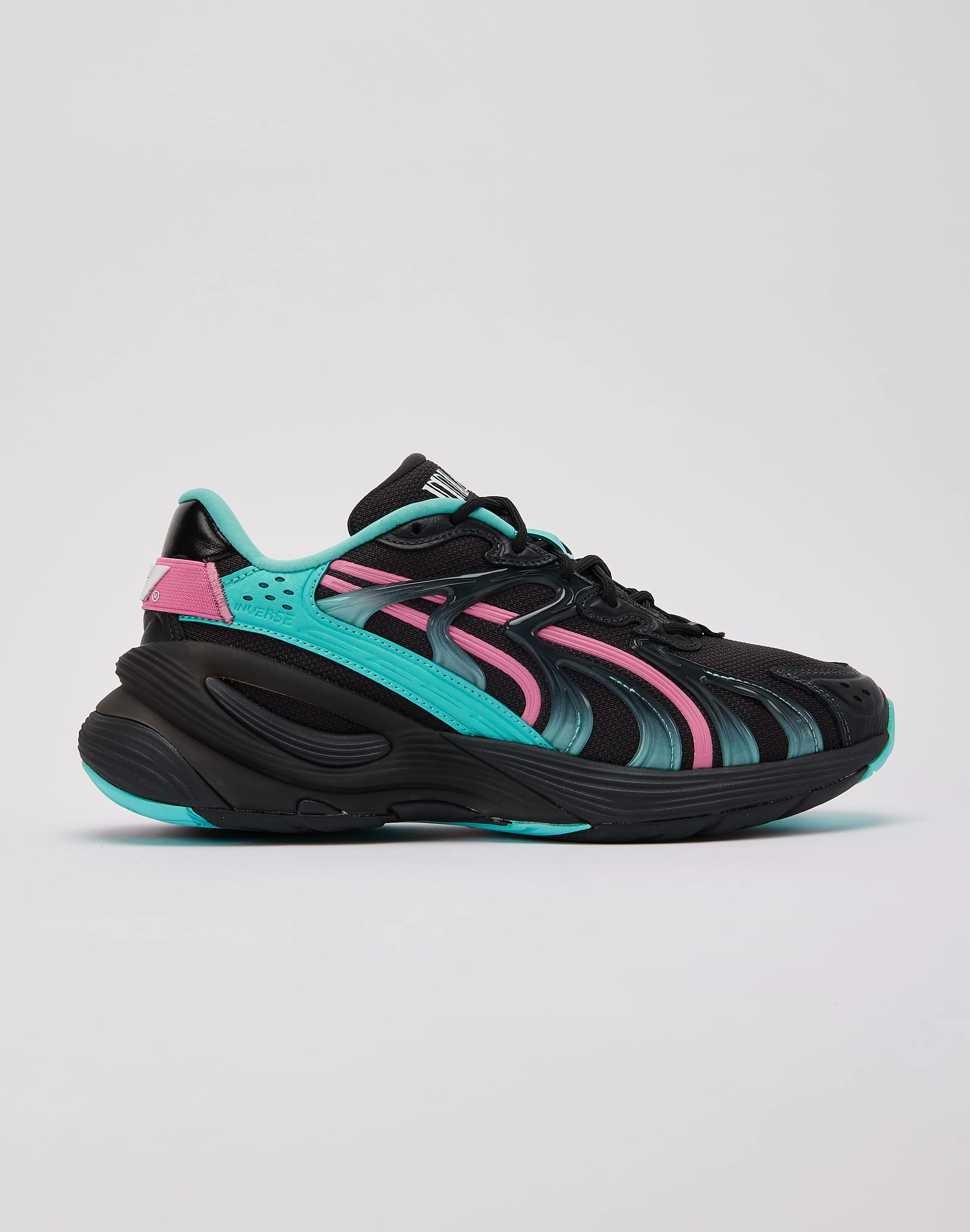 Wardrobe staples Puma Inverse F1 Miami Minimalist fashion