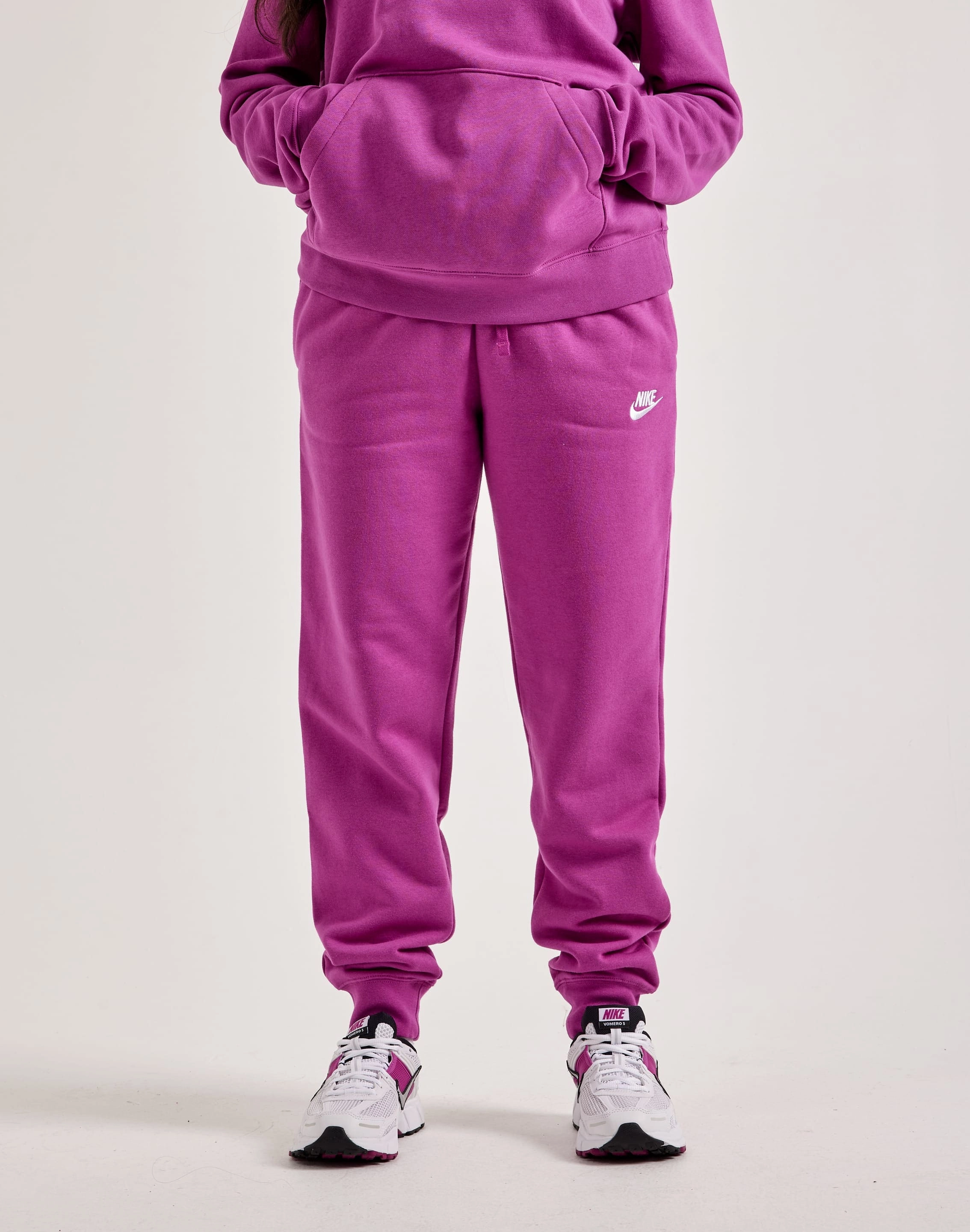 Wool - sourced fashion Nike Club Fleece Mid-Rise Pants New fashion arrivals